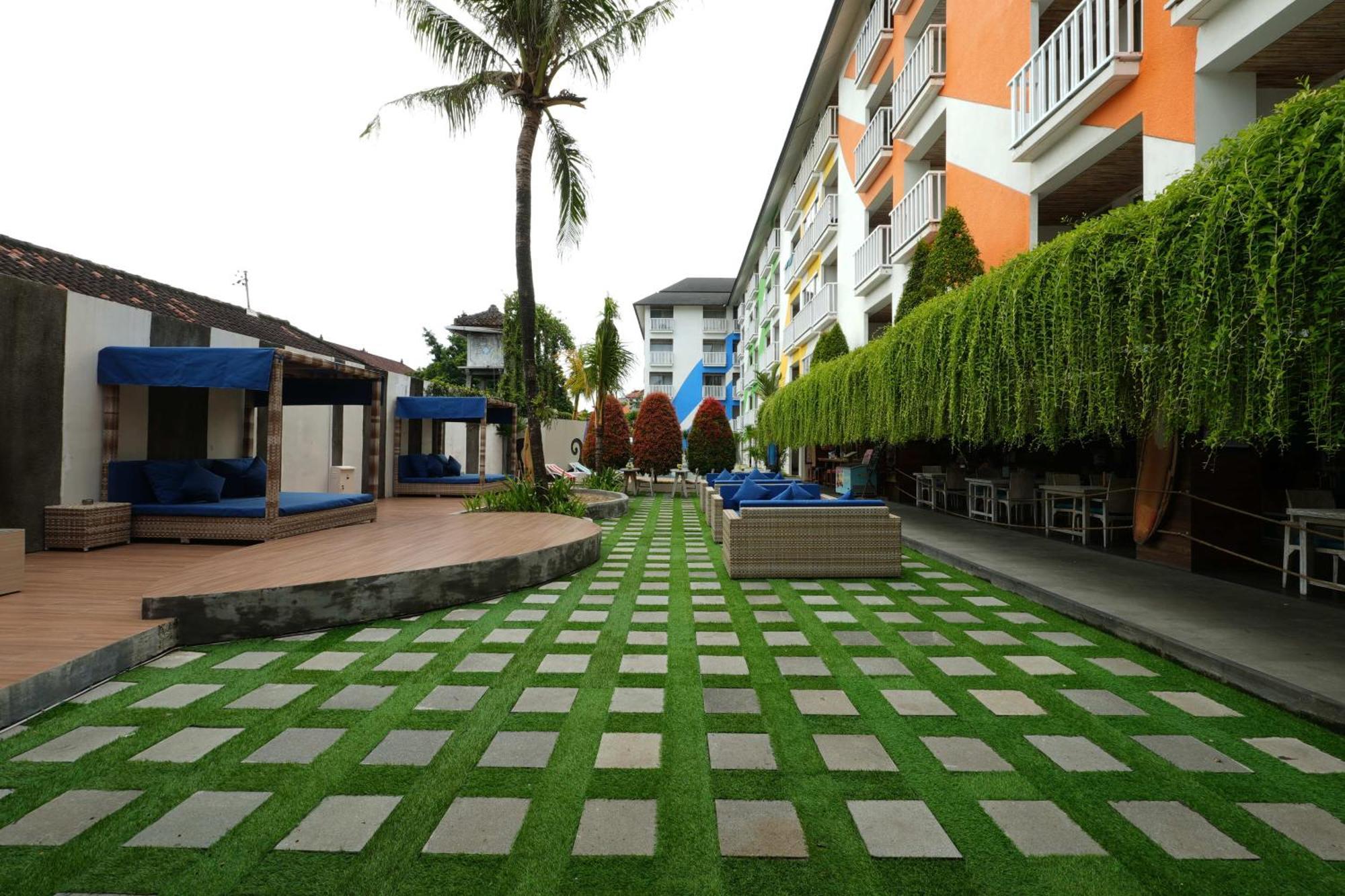 Bliss Surfer Hotel By Tritama Hospitality Legian Exterior foto
